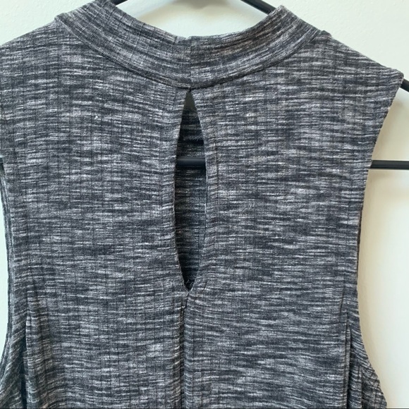 Mock Neck Gray Sleeveless Dress - Picture 3 of 5